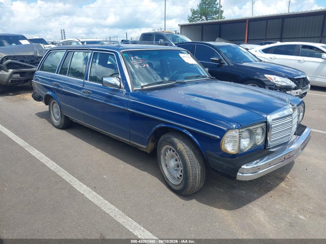 Salvage Mercedes-Benz 300 Image