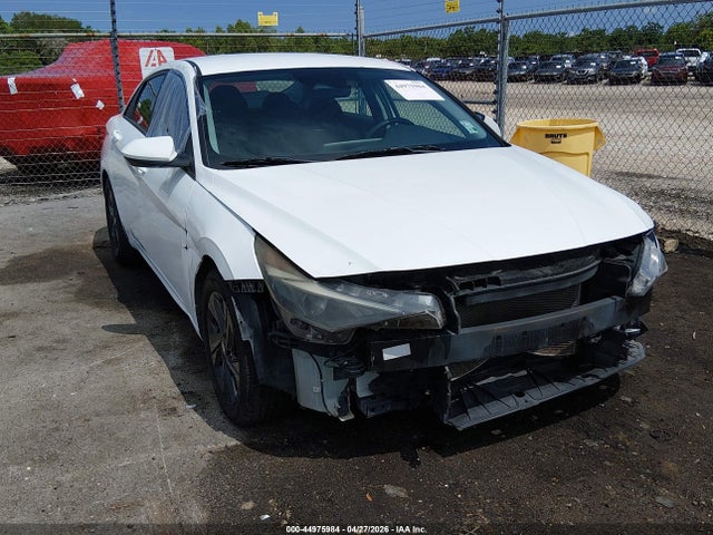 Salvage Hyundai ELANTRA Image