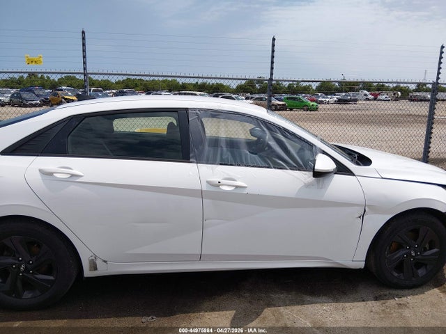 Hyundai ELANTRA Sel