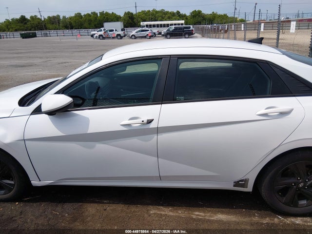 Hyundai ELANTRA Sel