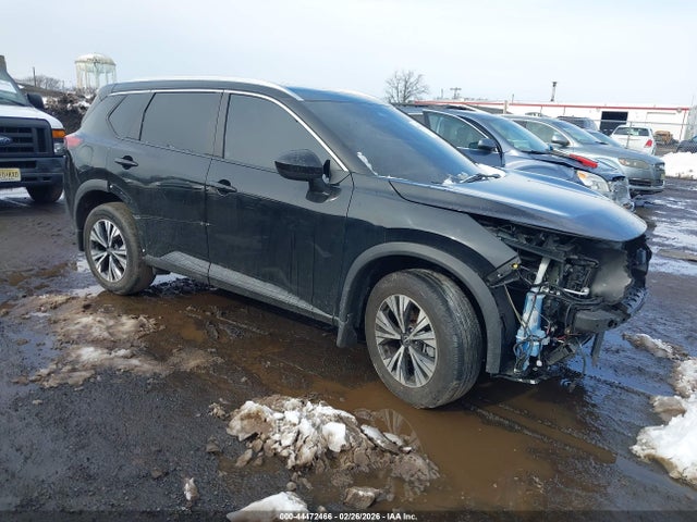 Salvage Nissan Rogue Image