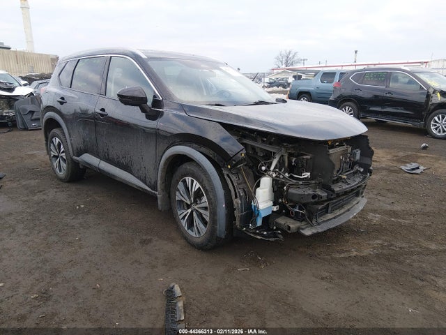 Salvage Nissan Rogue Image