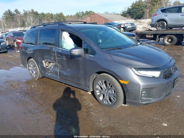 Salvage Honda Odyssey Image