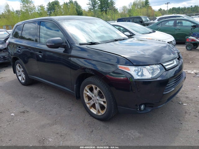 Salvage Mitsubishi Outlander Image
