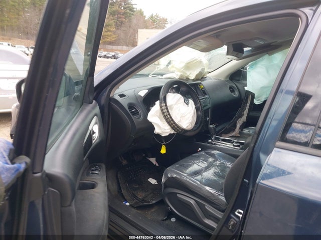 Nissan Pathfinder S