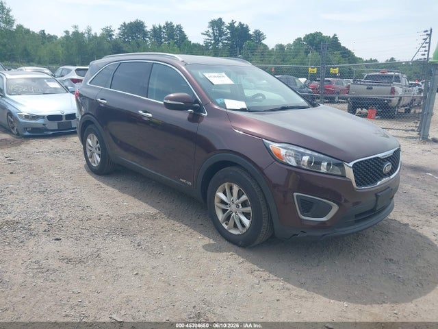 Salvage Kia Sorento Image