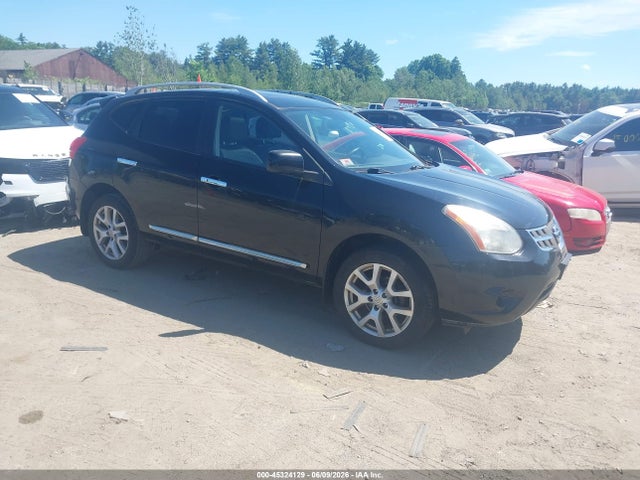 Salvage Nissan Rogue Image