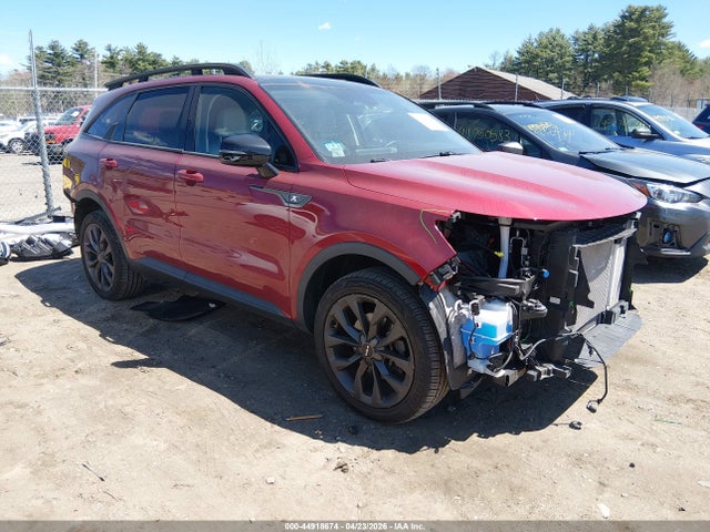 Salvage Kia Sorento Image