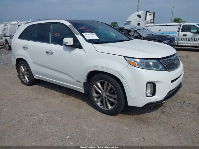 Salvage Kia Sorento Image