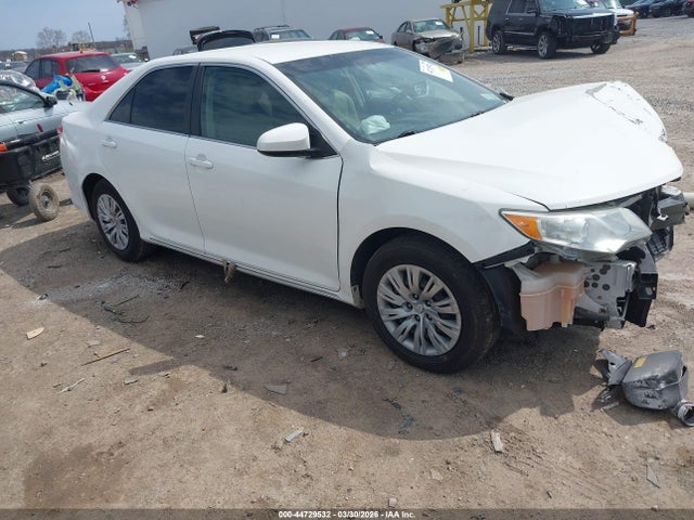 Salvage Toyota Camry Image