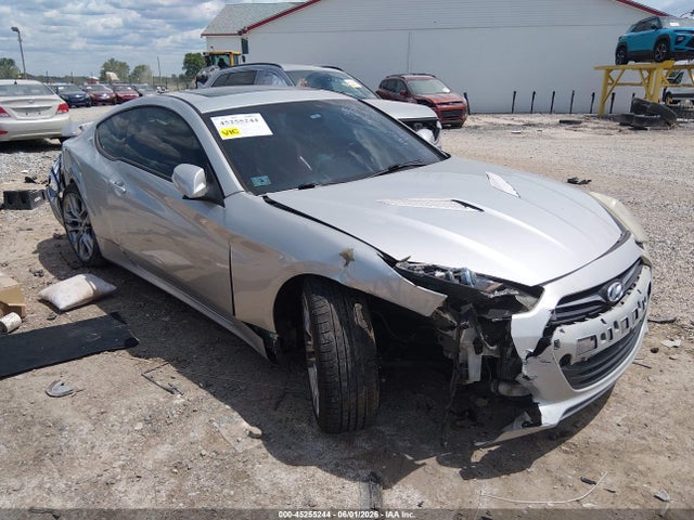 Salvage Hyundai Genesis Image