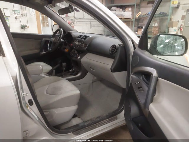 Toyota RAV4 Base V6