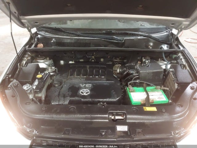 Toyota RAV4 Base V6