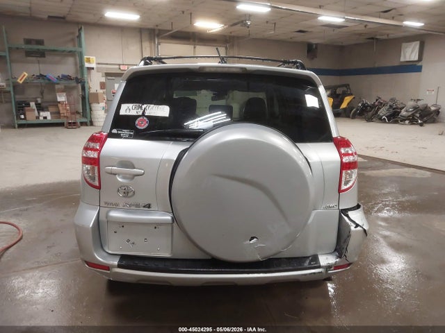 Toyota RAV4 Base V6