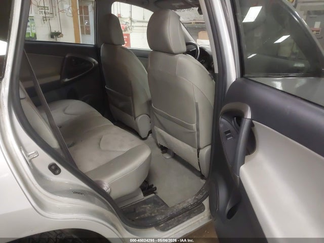 Toyota RAV4 Base V6
