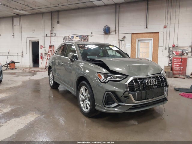 Salvage Audi Q3 Image