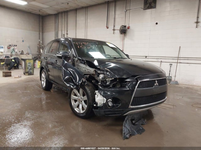 Salvage Mitsubishi Outlander Image