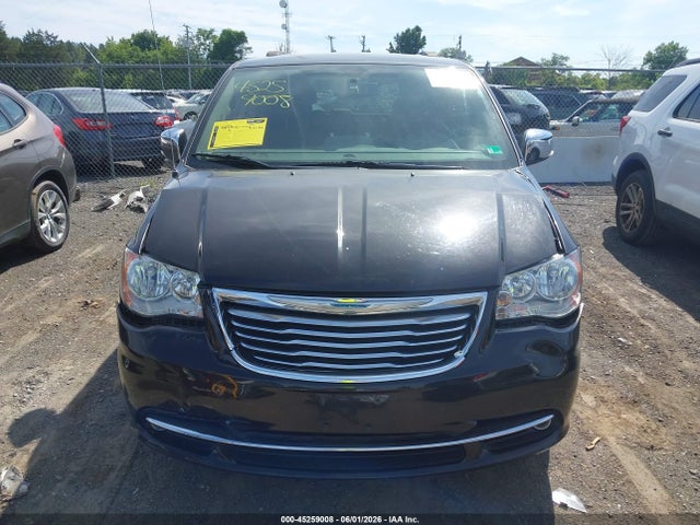 Chrysler Town & Country Touring-l