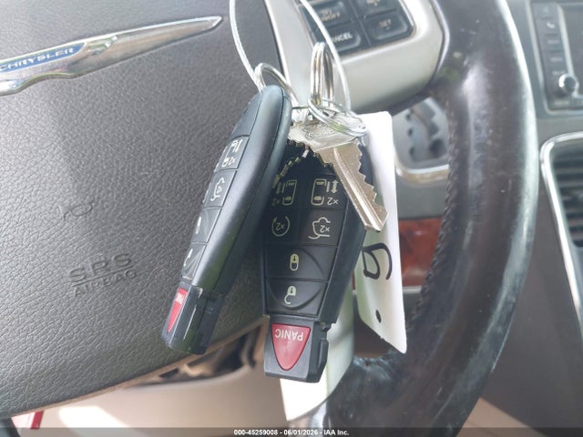 Chrysler Town & Country Touring-l
