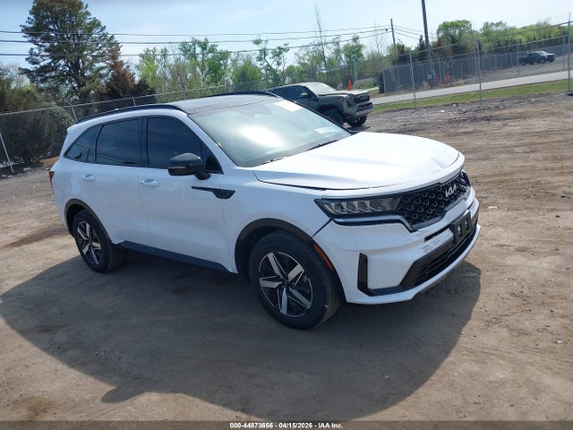 Salvage Kia Sorento Image