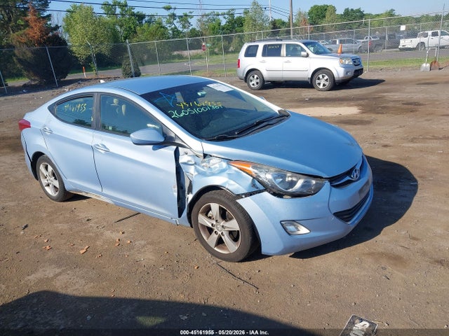 Salvage Hyundai ELANTRA Image