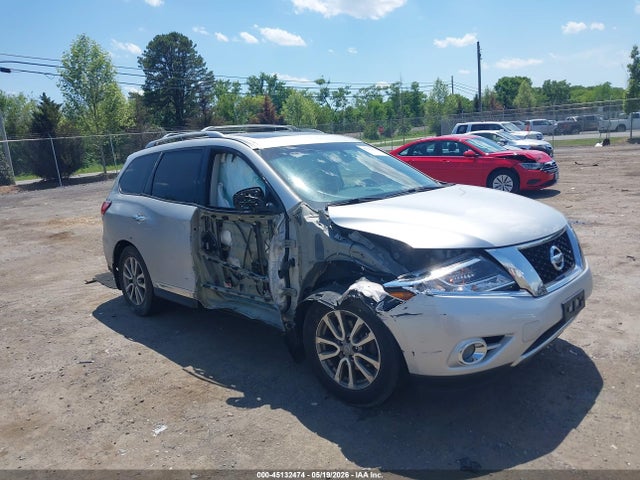 Salvage Nissan Pathfinder Image