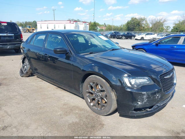 Salvage Chrysler 300 Image