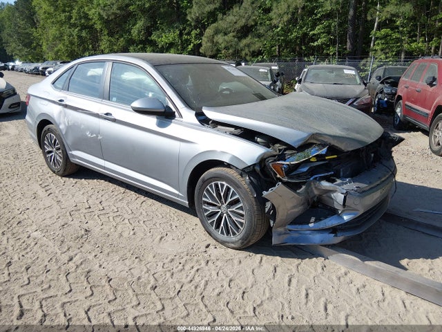 Salvage Volkswagen Jetta Image