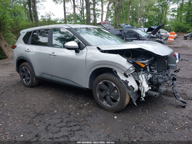 Salvage Nissan Rogue Image