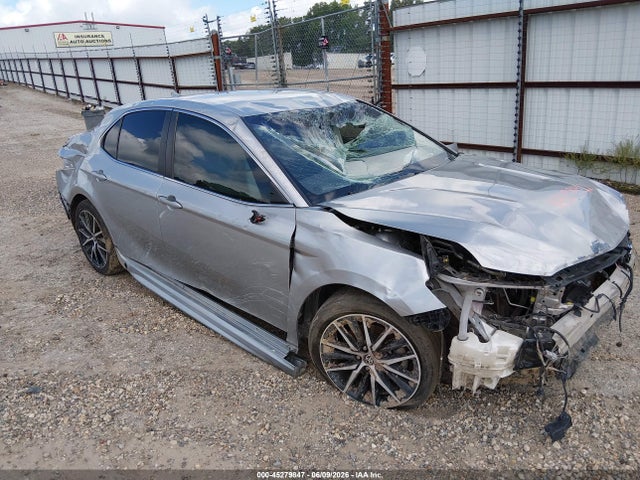 Salvage Toyota Camry Image