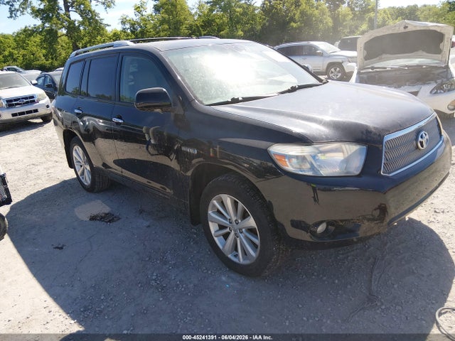 Salvage Toyota Highlander Image