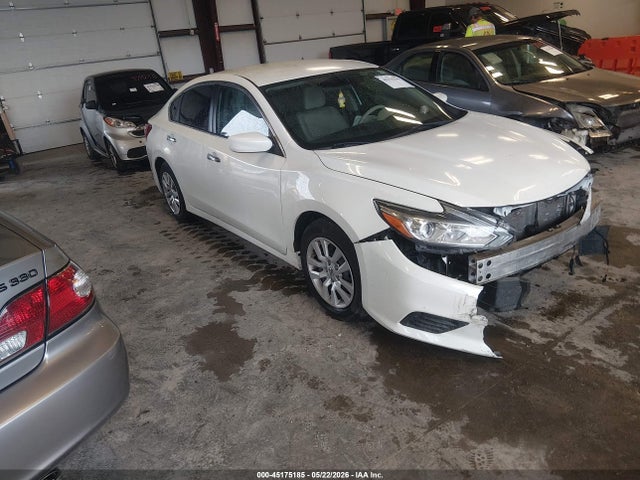Salvage Nissan Altima Image