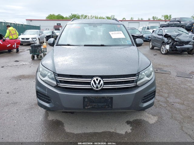 Volkswagen Tiguan S