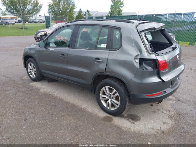 Volkswagen Tiguan S