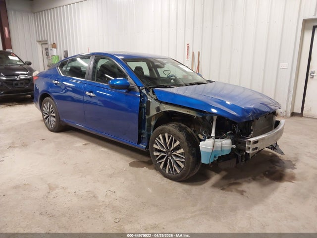Salvage Nissan Altima Image