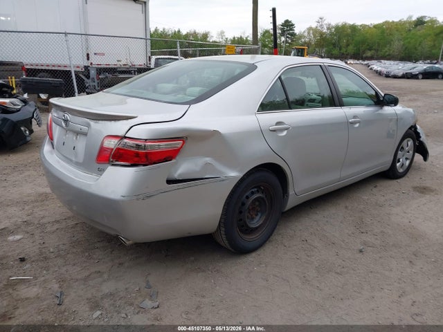 Toyota Camry Le V6