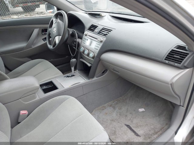 Toyota Camry Le V6
