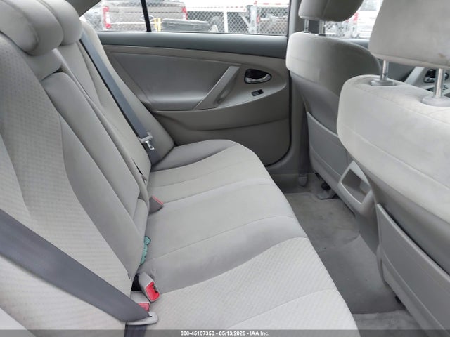 Toyota Camry Le V6