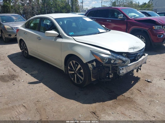 Salvage Nissan Altima Image