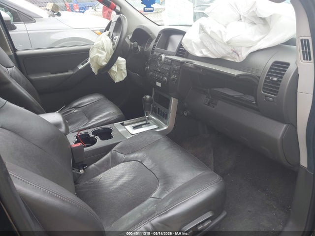 Nissan Pathfinder Silver