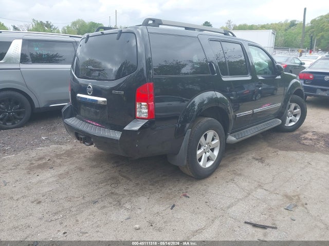 Nissan Pathfinder Silver