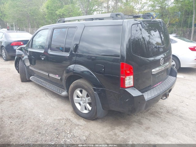 Nissan Pathfinder Silver