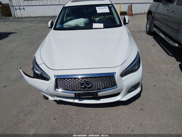 INFINITI Q50 Premium