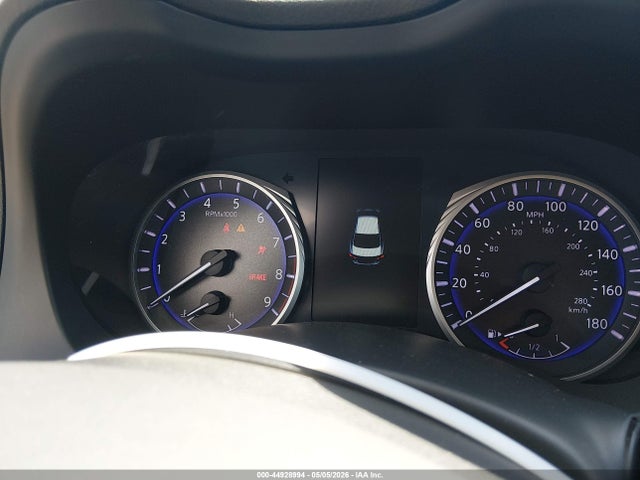 INFINITI Q50 Premium