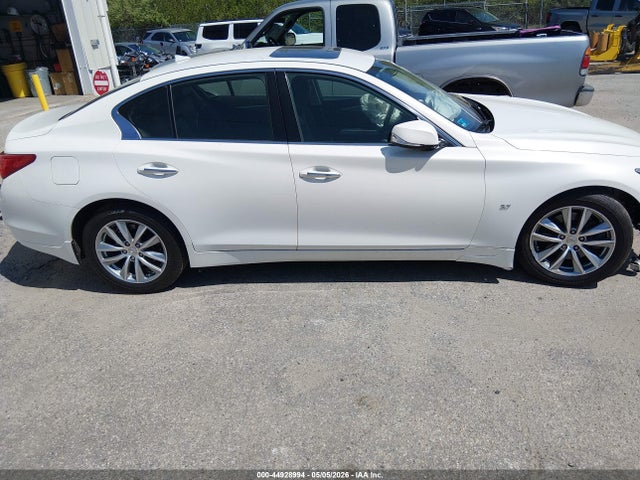 INFINITI Q50 Premium