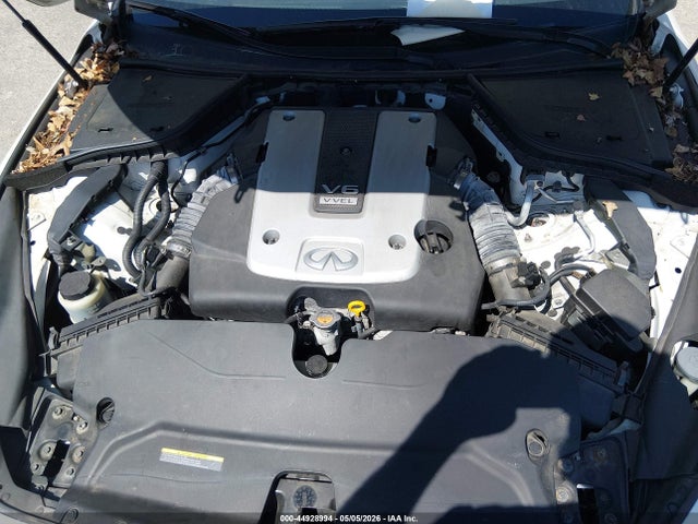 INFINITI Q50 Premium