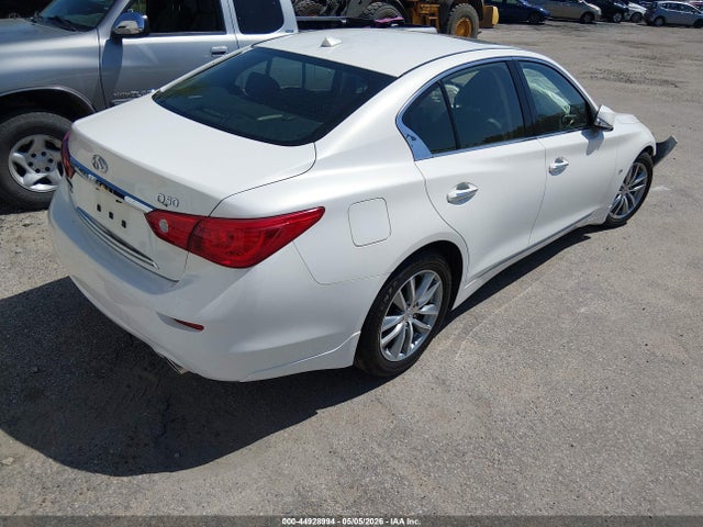INFINITI Q50 Premium