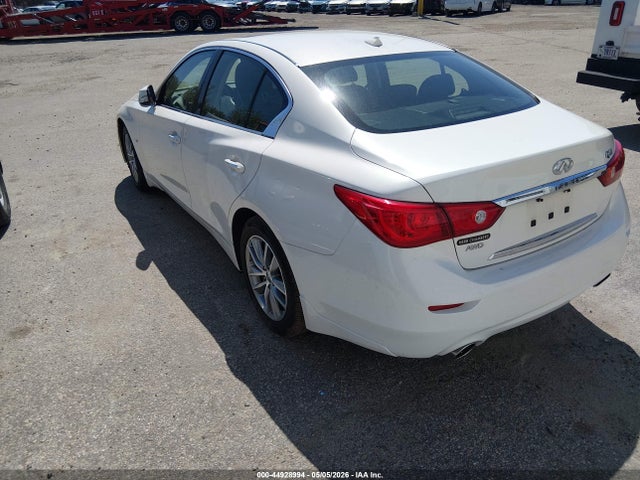 INFINITI Q50 Premium
