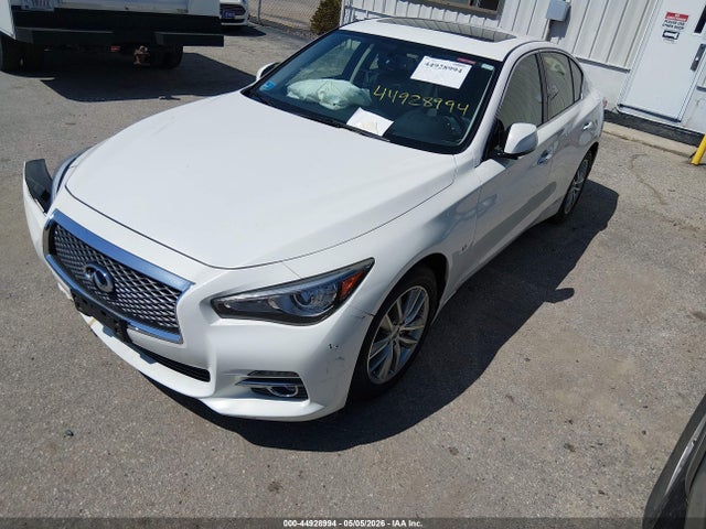 INFINITI Q50 Premium