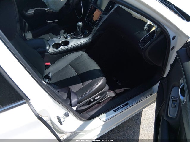 INFINITI Q50 Premium